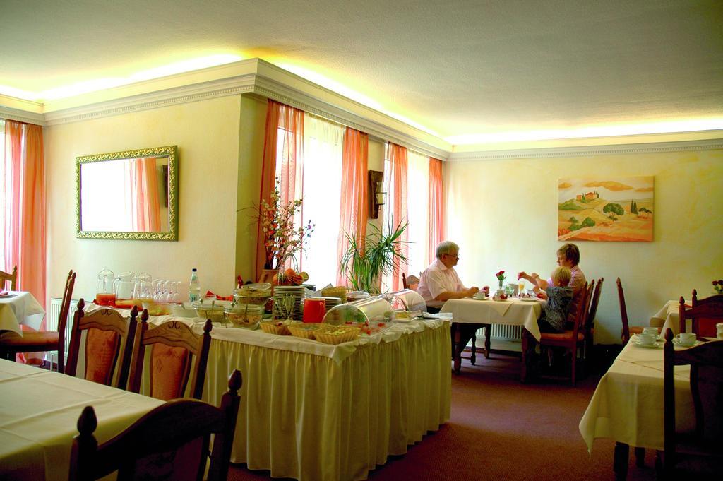 Zum Neuen Schwan Walluf Exterior foto